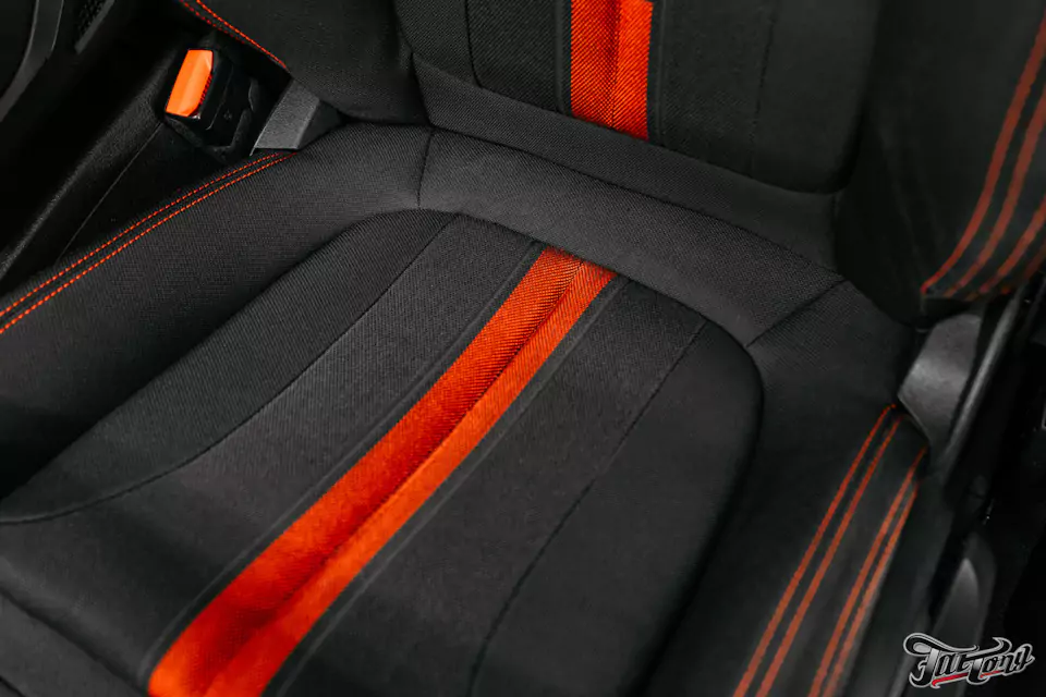 Химчистка салона BMW X1, мойка и консервация подкапотного пространства, полировка и защита фар